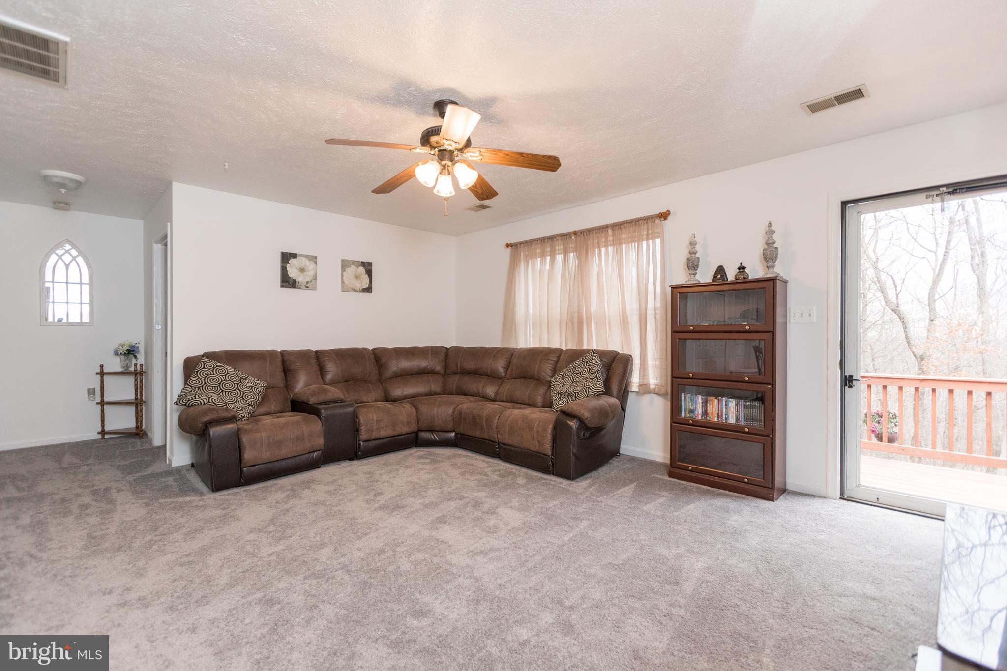 100 Inca Trail Winchester, VA 22602 - Photo 7 of 30 Bright and spacious living room.