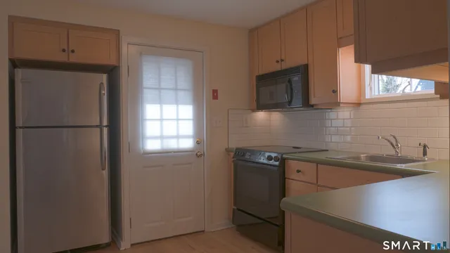 $1,950 | 3 Howard Avenue, Branford, CT 06405