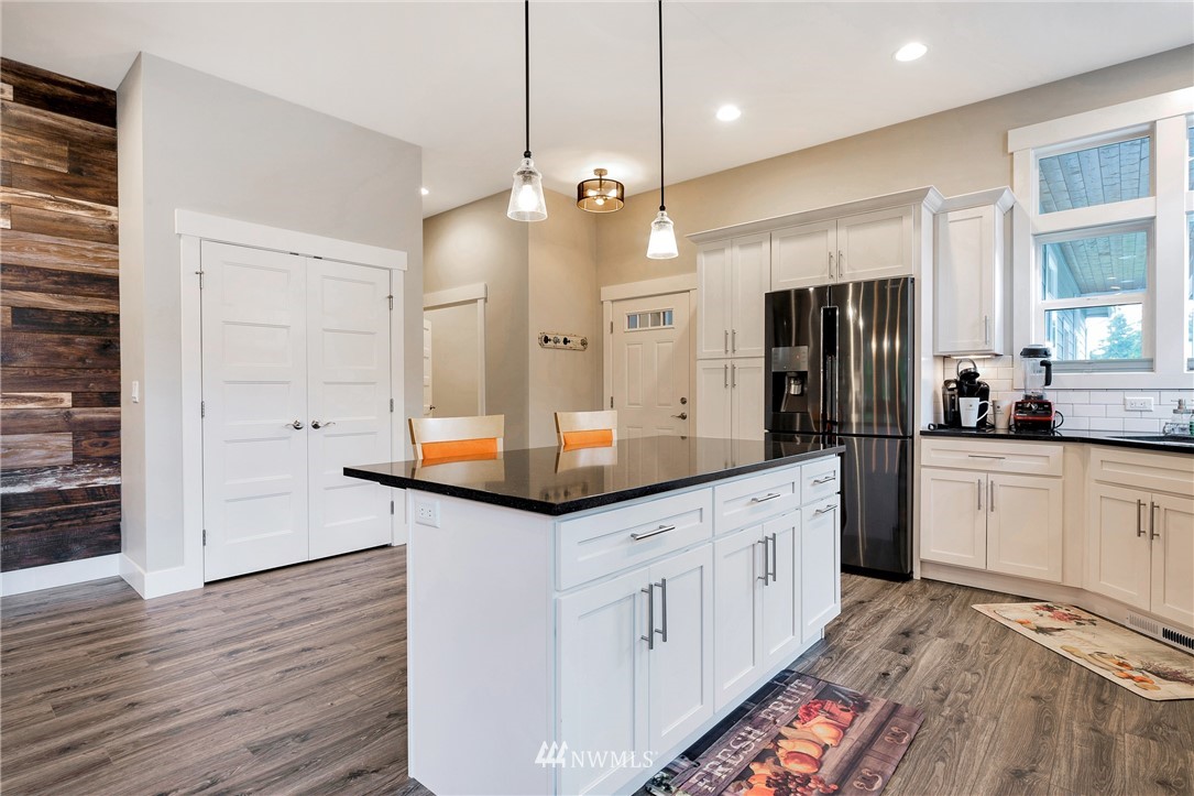 6867 Hannegan Road, Unit A Everson, WA 98247 - Photo 4 of 24 Gallery Image 4