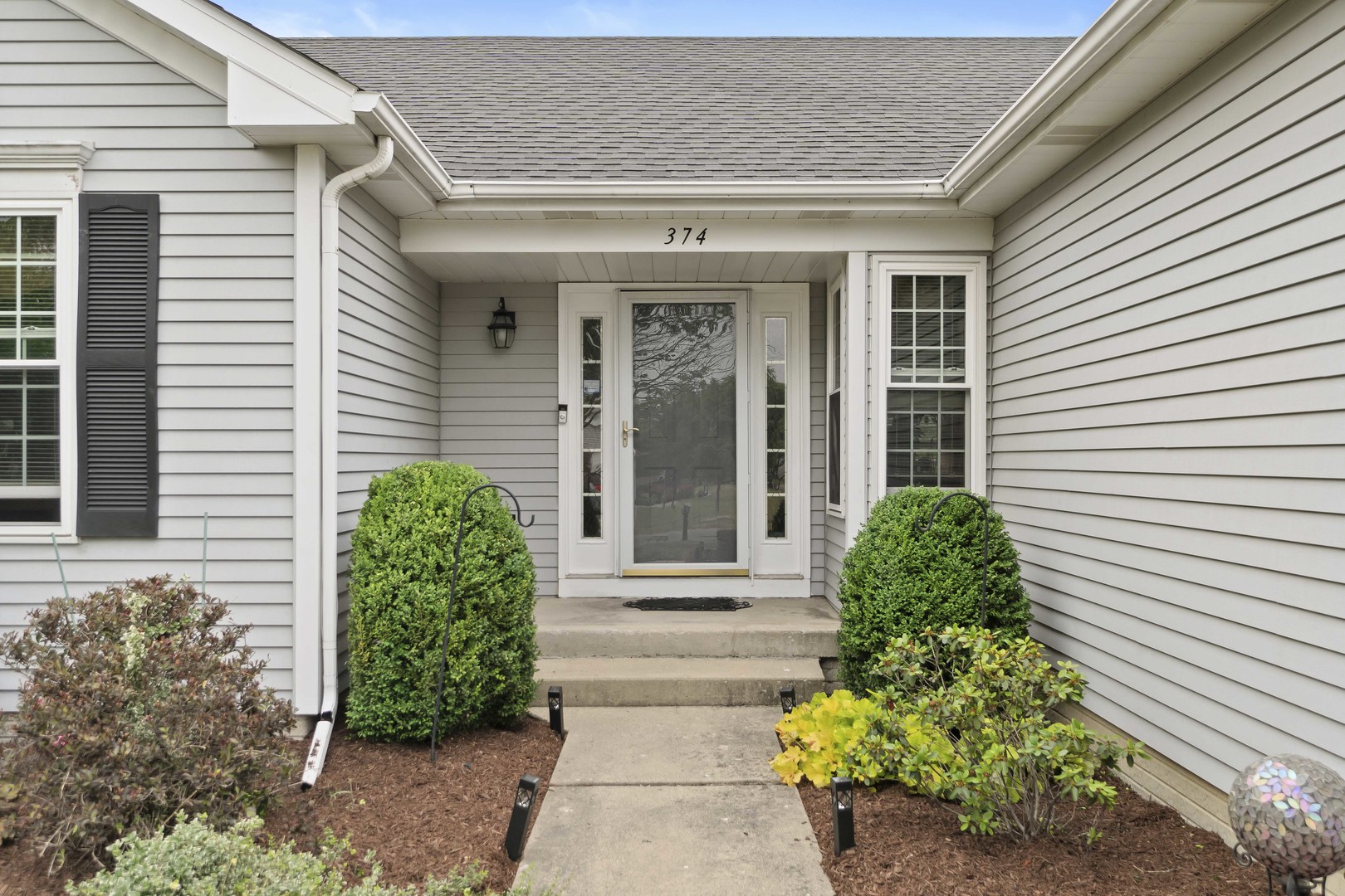 374 Fox Bend Circle Bolingbrook, IL 60440 - Photo 4 of 32 a front view of a house