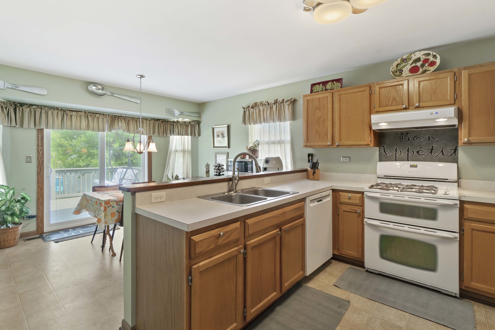 374 Fox Bend Circle Bolingbrook, IL 60440 - Photo 6 of 32 a kitchen with a stove a sink and a refrigerator