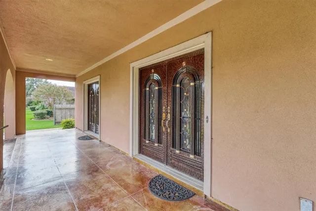 a view of entryway with interior