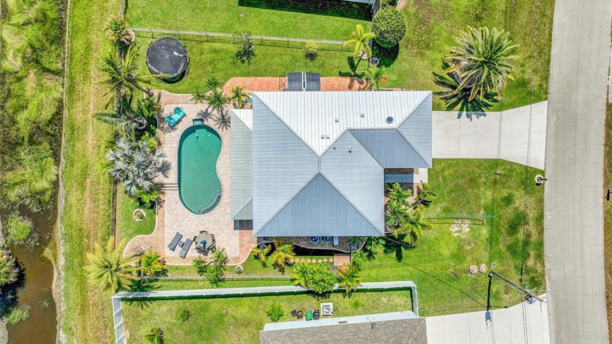 2685 Southwest Fair Isle Road Port St. Lucie, FL 34987 - Photo 3 of 46 21297913_1_880_495