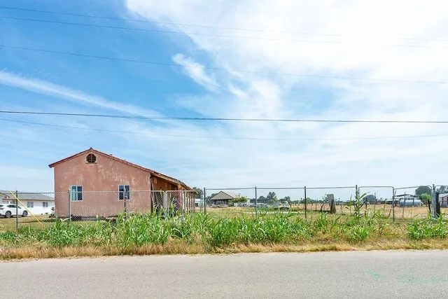 $185,000 | 2803 Sharon Boulevard, Madera, CA 93638