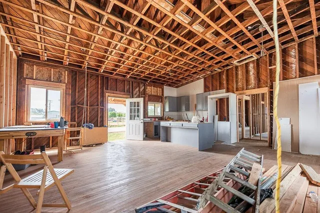 a view of a livingroom with furniture and windows