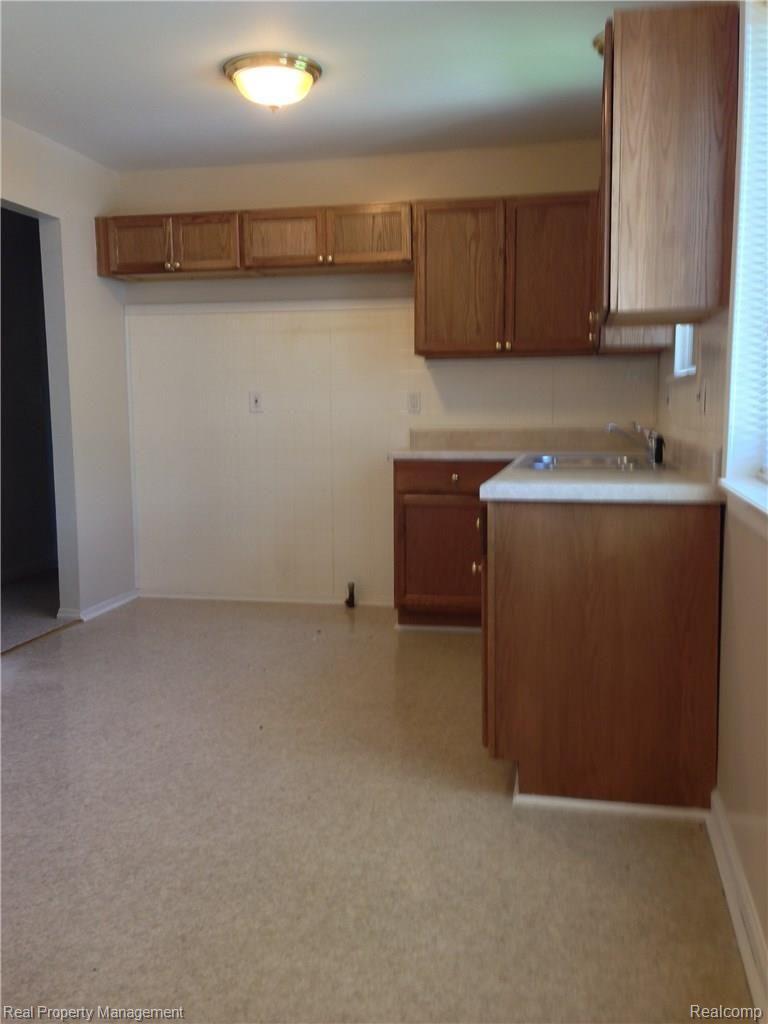 11279 Toepfer Road Warren, MI 48089 - Photo 3 of 14 2014-06-05 11.12