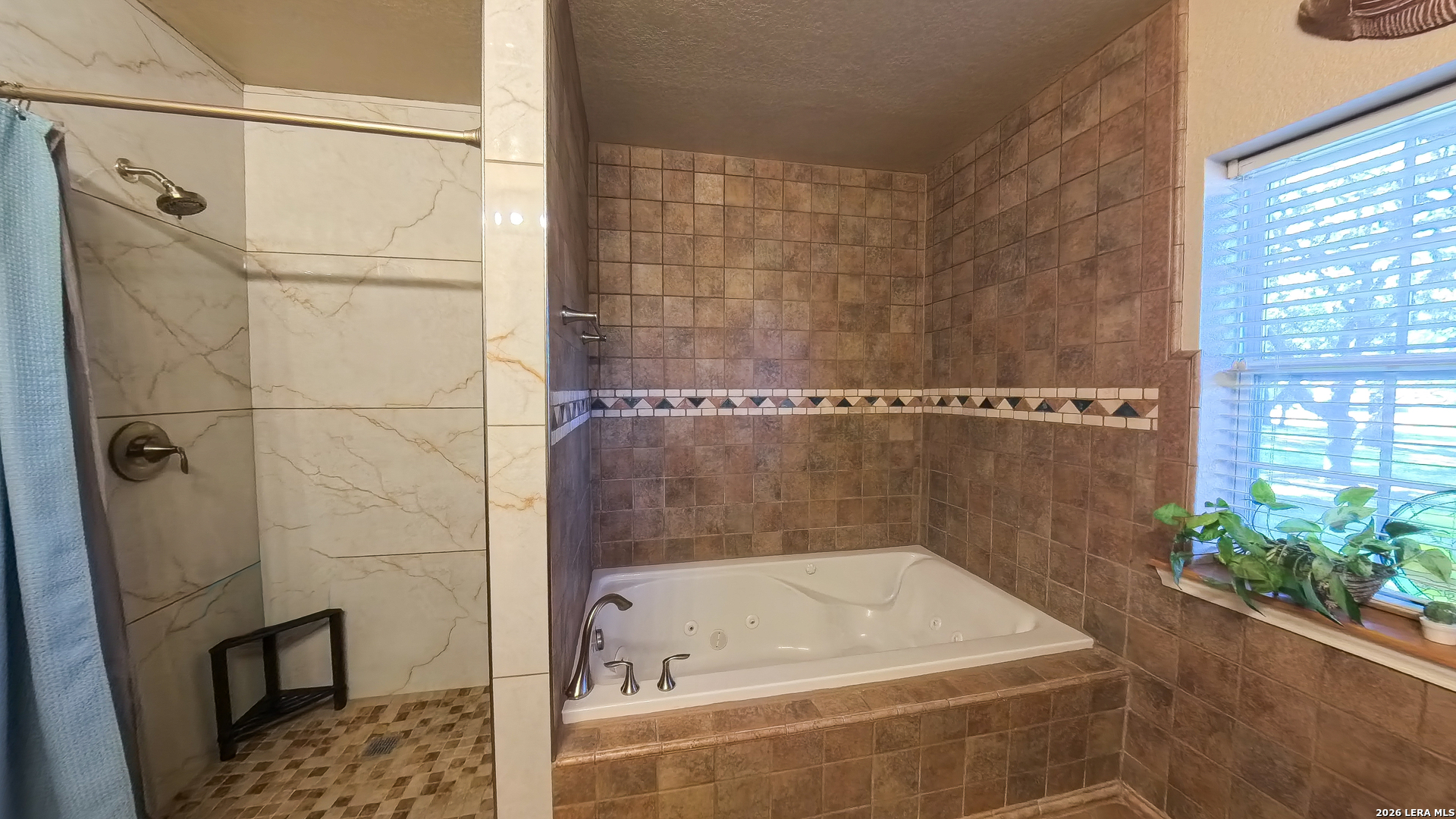 857 Madrona Road Pipe Creek, TX 78063 - Photo 29 of 49 a bathroom with a bathtub