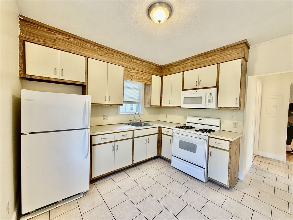 9 Miller Stile Road, Unit 3 Quincy, MA 02169 - Photo 4 of 5