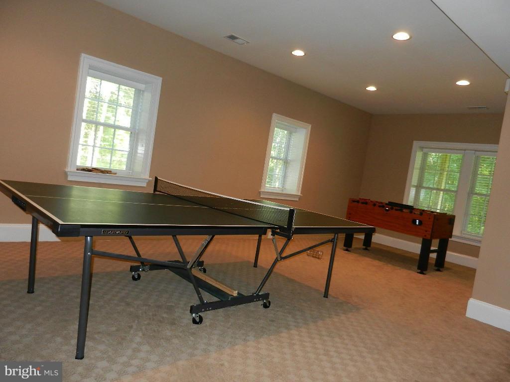 22526 Evergreen Mills Road Ashburn, VA 20148 - Photo 24 of 30 a workspace with furniture and window