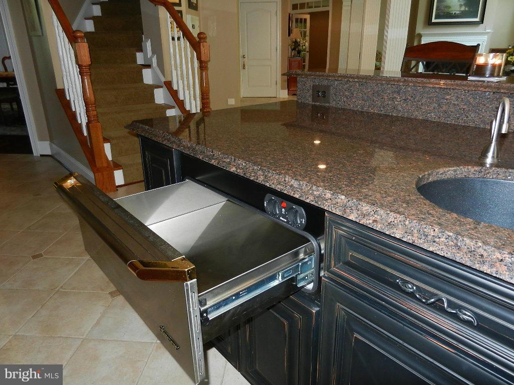 22526 Evergreen Mills Road Ashburn, VA 20148 - Photo 6 of 30 a kitchen with table and chairs