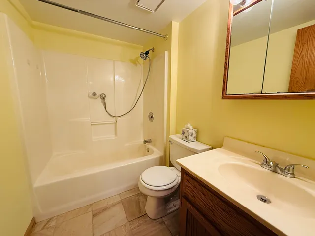 $250,000 | 1209 Lakewood Drive, Unit D, Morris, IL 60450