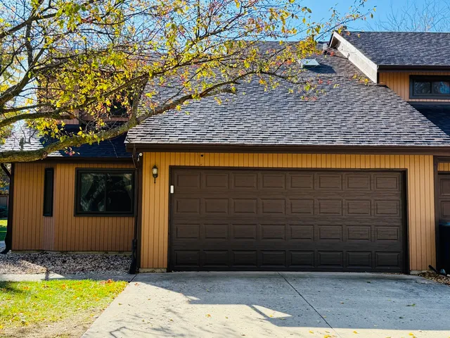 $250,000 | 1209 Lakewood Drive, Unit D, Morris, IL 60450