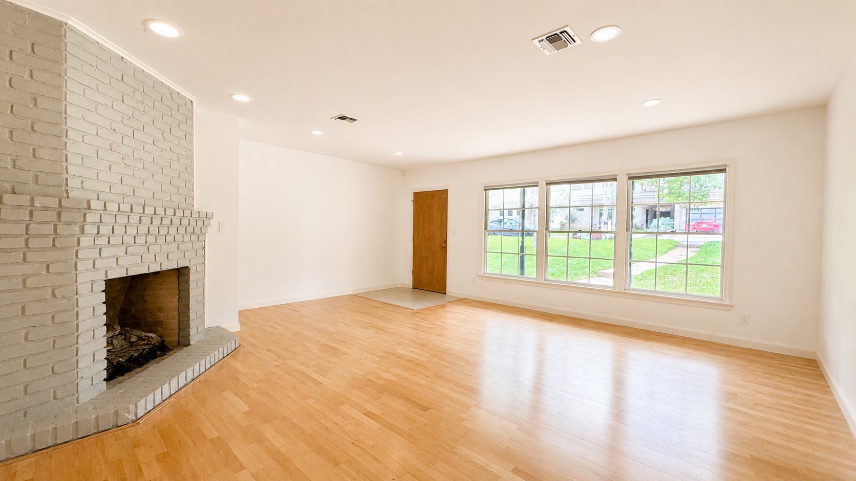 405 Ridgewood Road Austin, TX 78746 - Photo 2 of 22 Expansive living