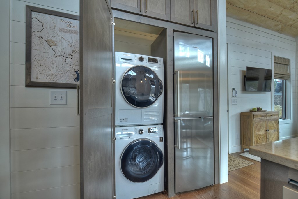 Hc9 Old Toccoa Loop Mineral Bluff, GA 30559 - Photo 23 of 41 a view of a hallway with washer and dryer