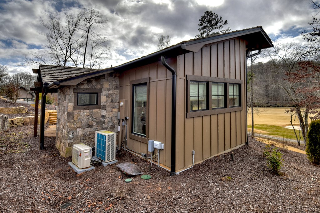 Hc9 Old Toccoa Loop Mineral Bluff, GA 30559 - Photo 32 of 41 a front view of a house with garden