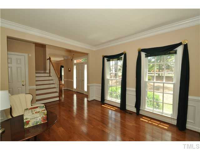 3909 Phlox Road Raleigh, NC 27616 - Photo 6 of 25 Living Room