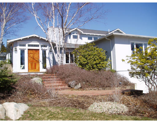 12 Links Road Gloucester, MA 01930 - Photo 1 of 10 a front view of a house