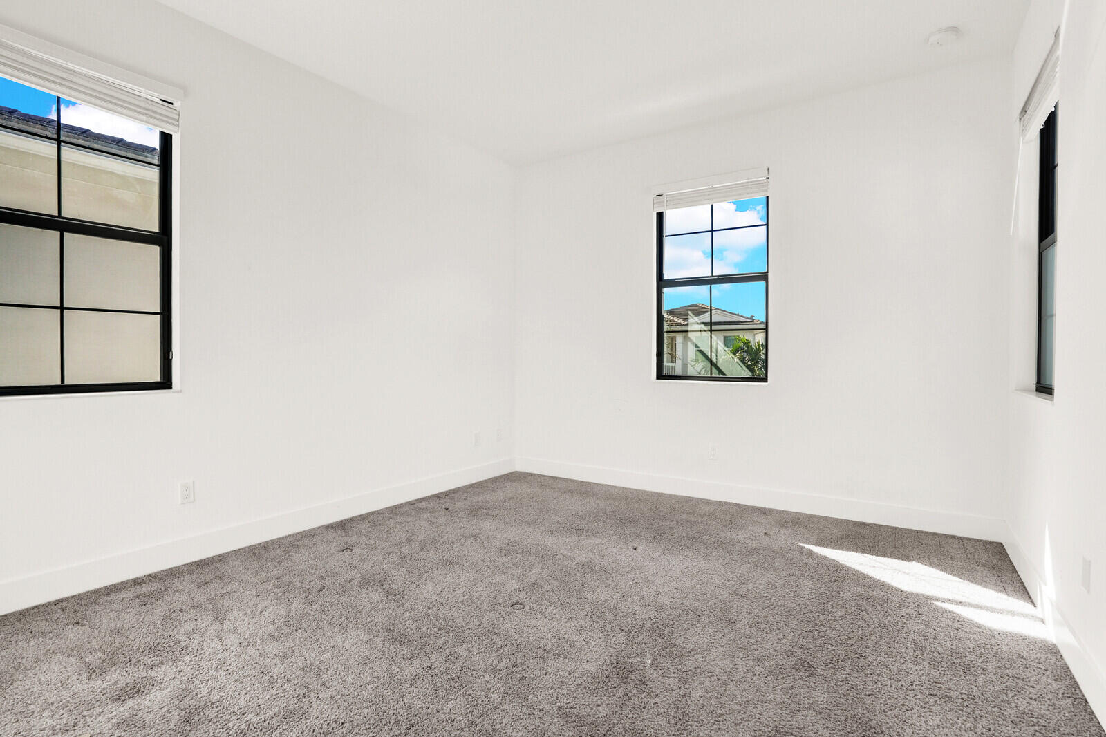 13628 Dumont Road Palm Beach Gardens, FL 33418 - Photo 30 of 44 an empty room with windows