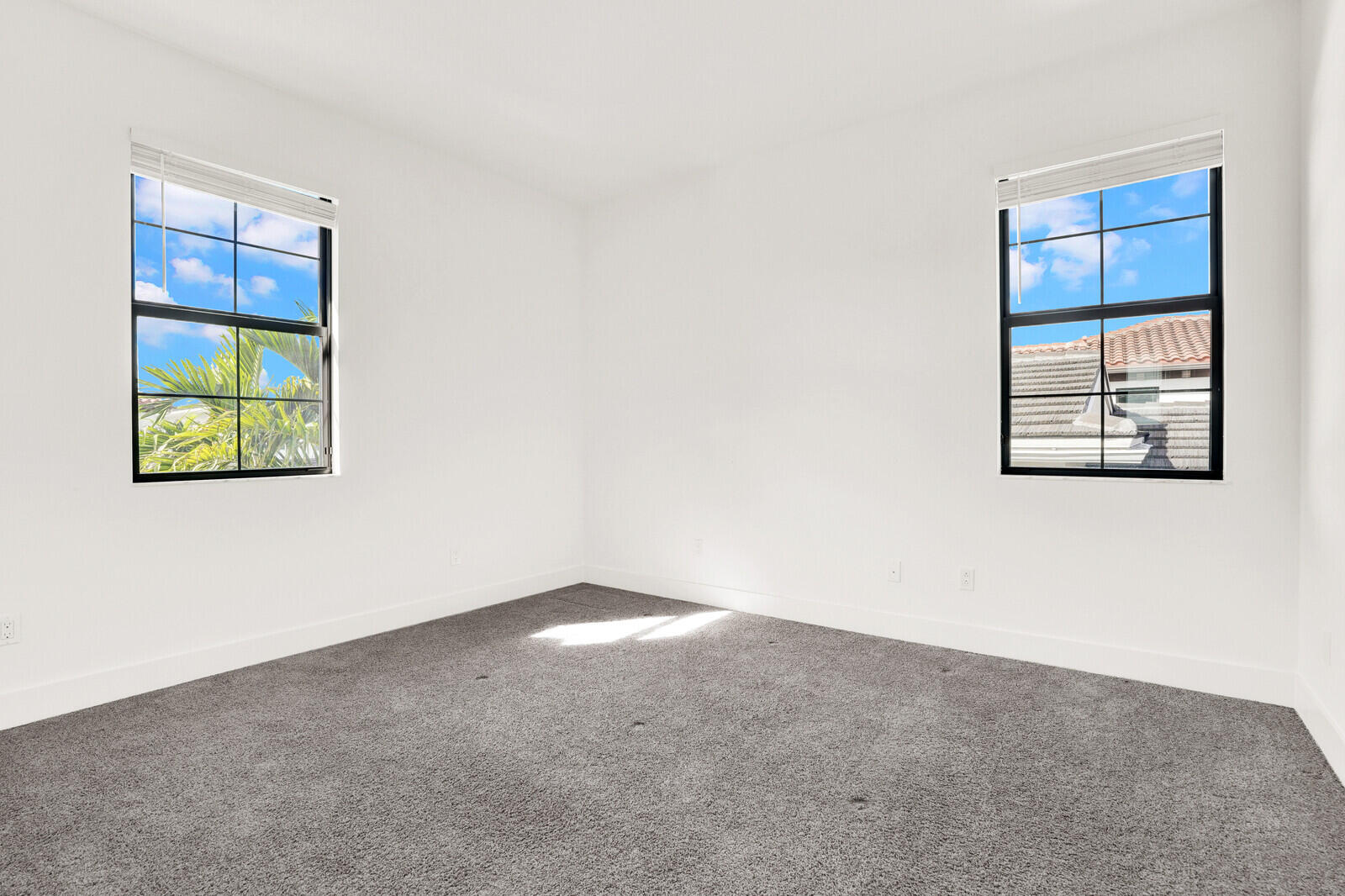 13628 Dumont Road Palm Beach Gardens, FL 33418 - Photo 31 of 44 an empty room with windows