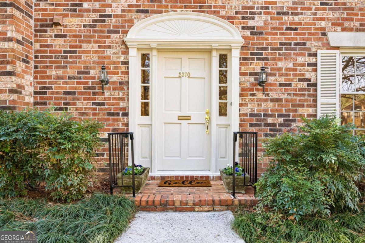 2370 Leafgate Road Decatur, GA 30033 - Photo 4 of 59