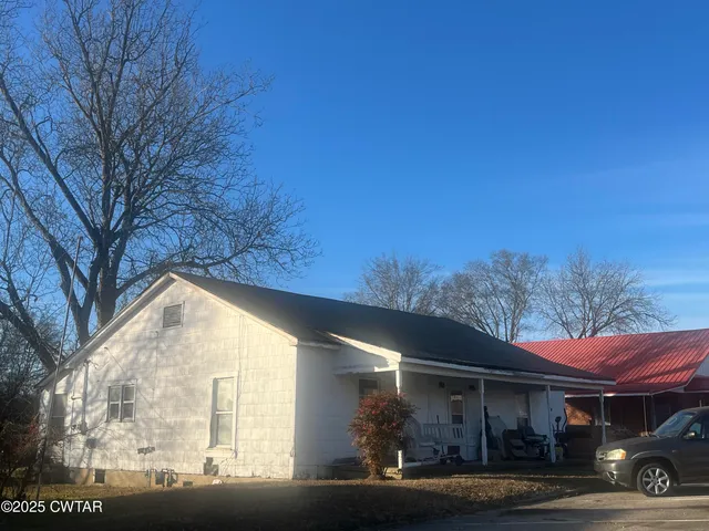 a view of a building with car parked