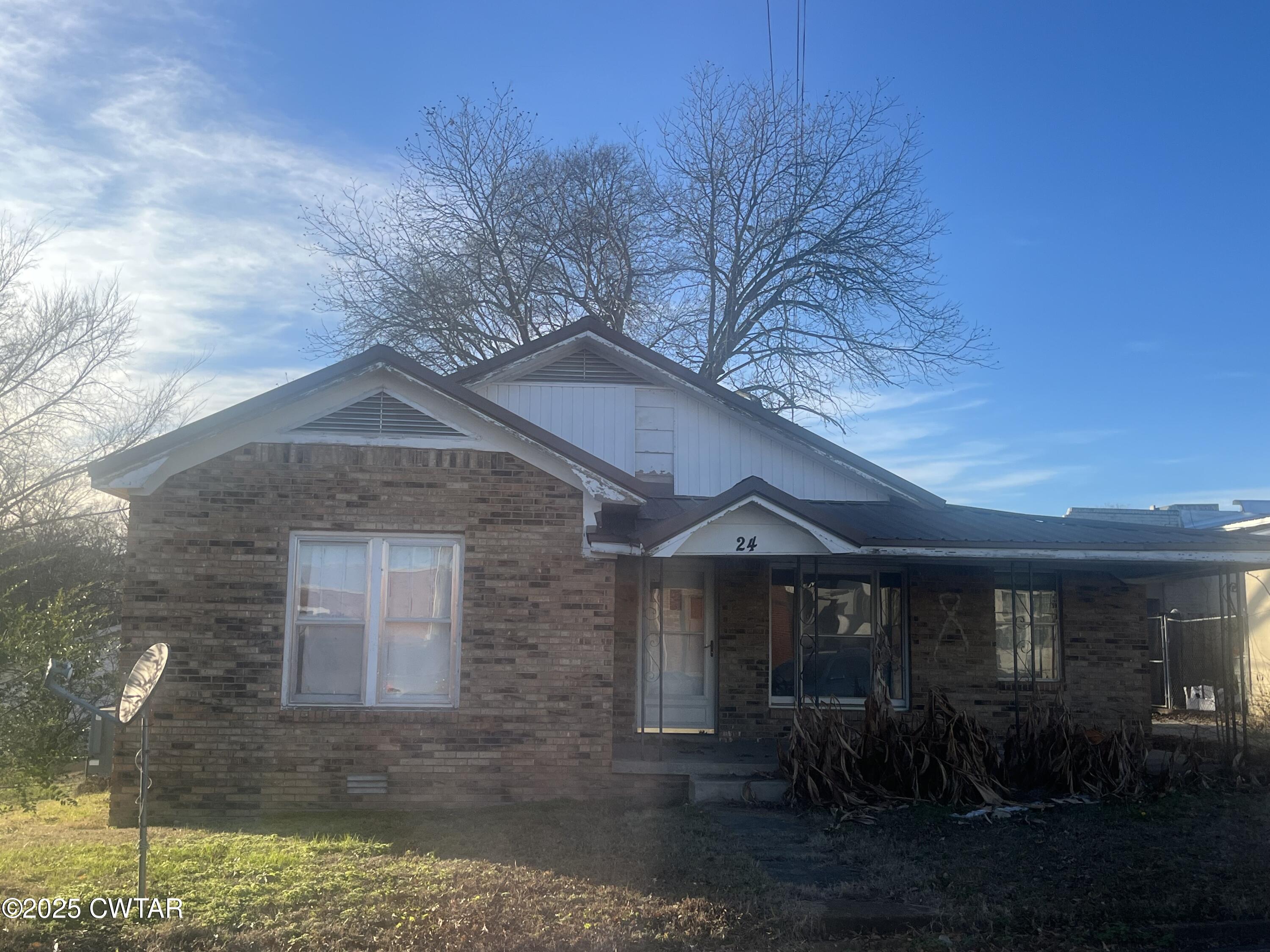 52 South Pleasant Street Decaturville, TN 38329 - Photo 44 of 46 a front view of a house with garden