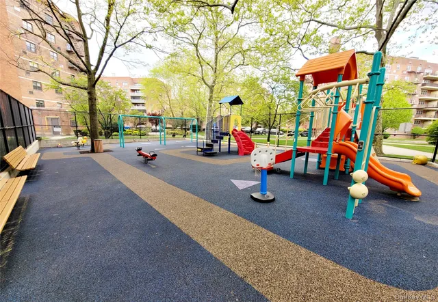 an outdoor space with lots of white furniture