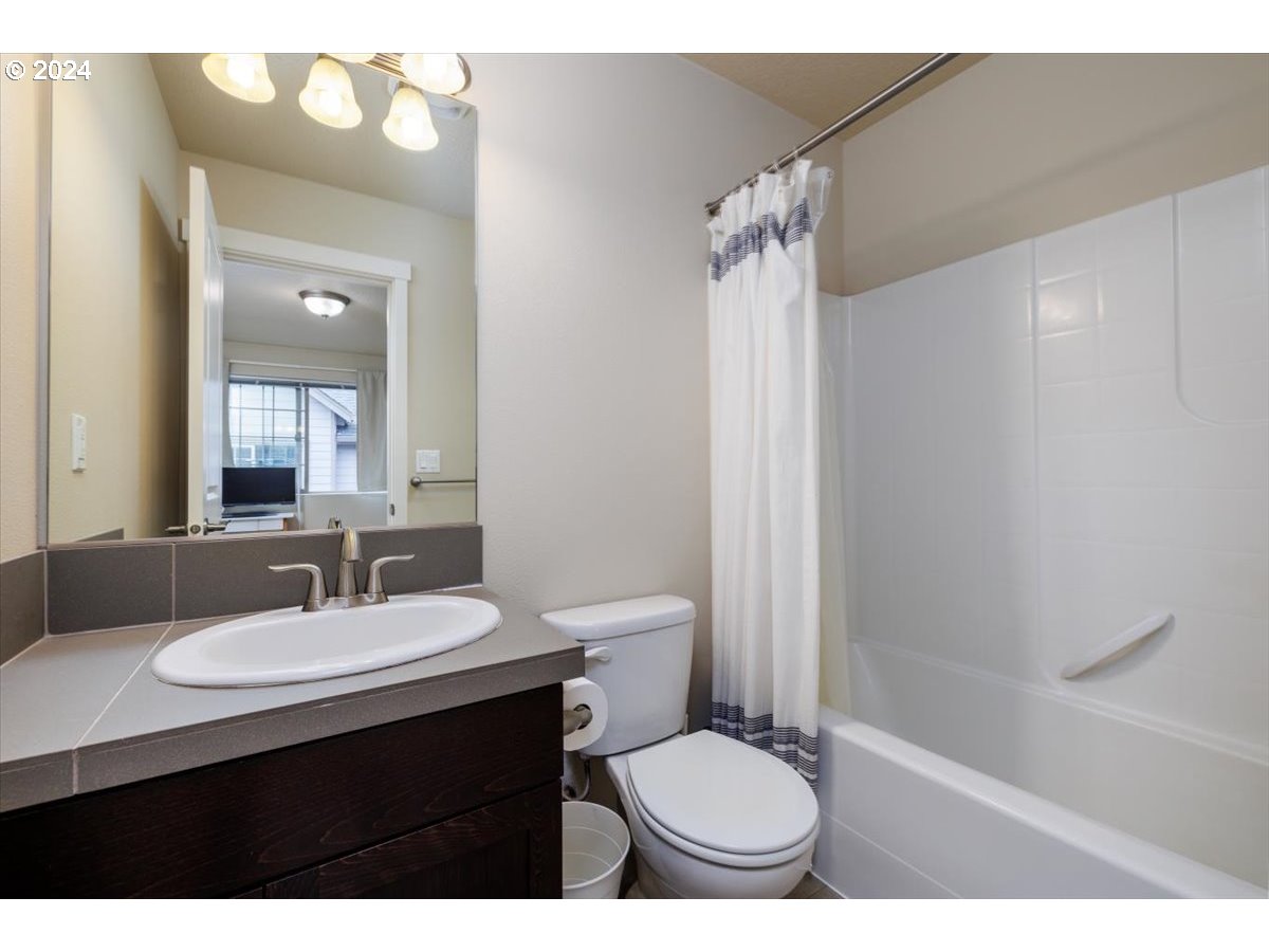 14845 Northwest Shackelford Road Portland, OR 97229 - Photo 23 of 35 Owner's Suite Bathroom