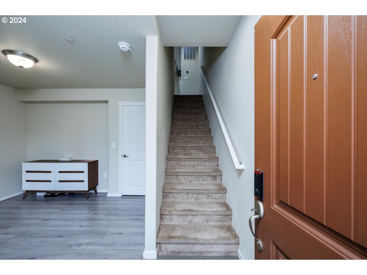 14845 Northwest Shackelford Road Portland, OR 97229 - Photo 4 of 35 Entrance/Foyer