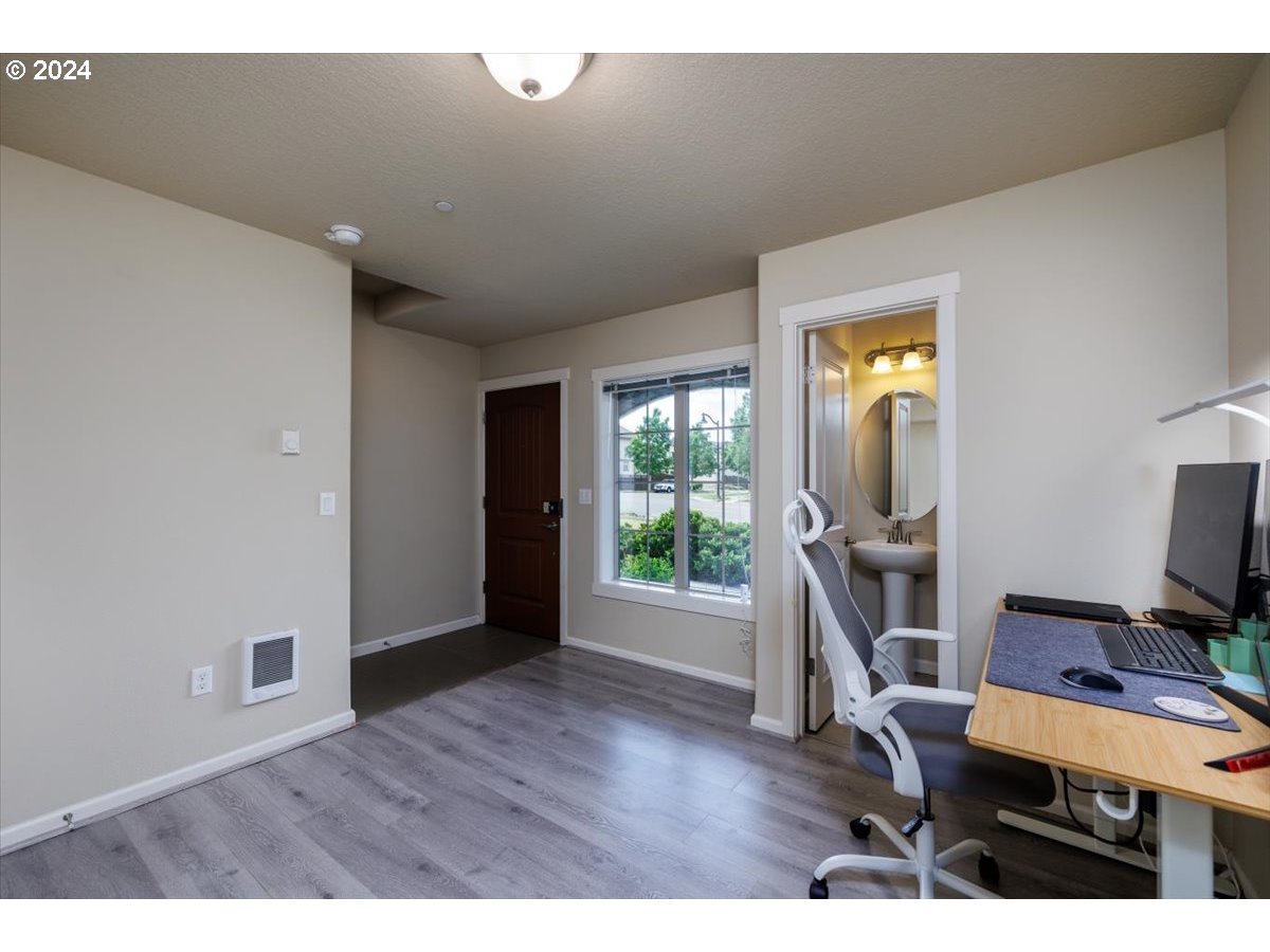 14845 Northwest Shackelford Road Portland, OR 97229 - Photo 6 of 35 Den/Office