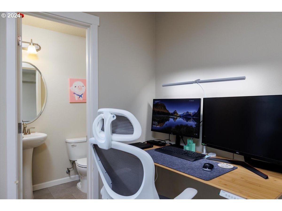 14845 Northwest Shackelford Road Portland, OR 97229 - Photo 7 of 35