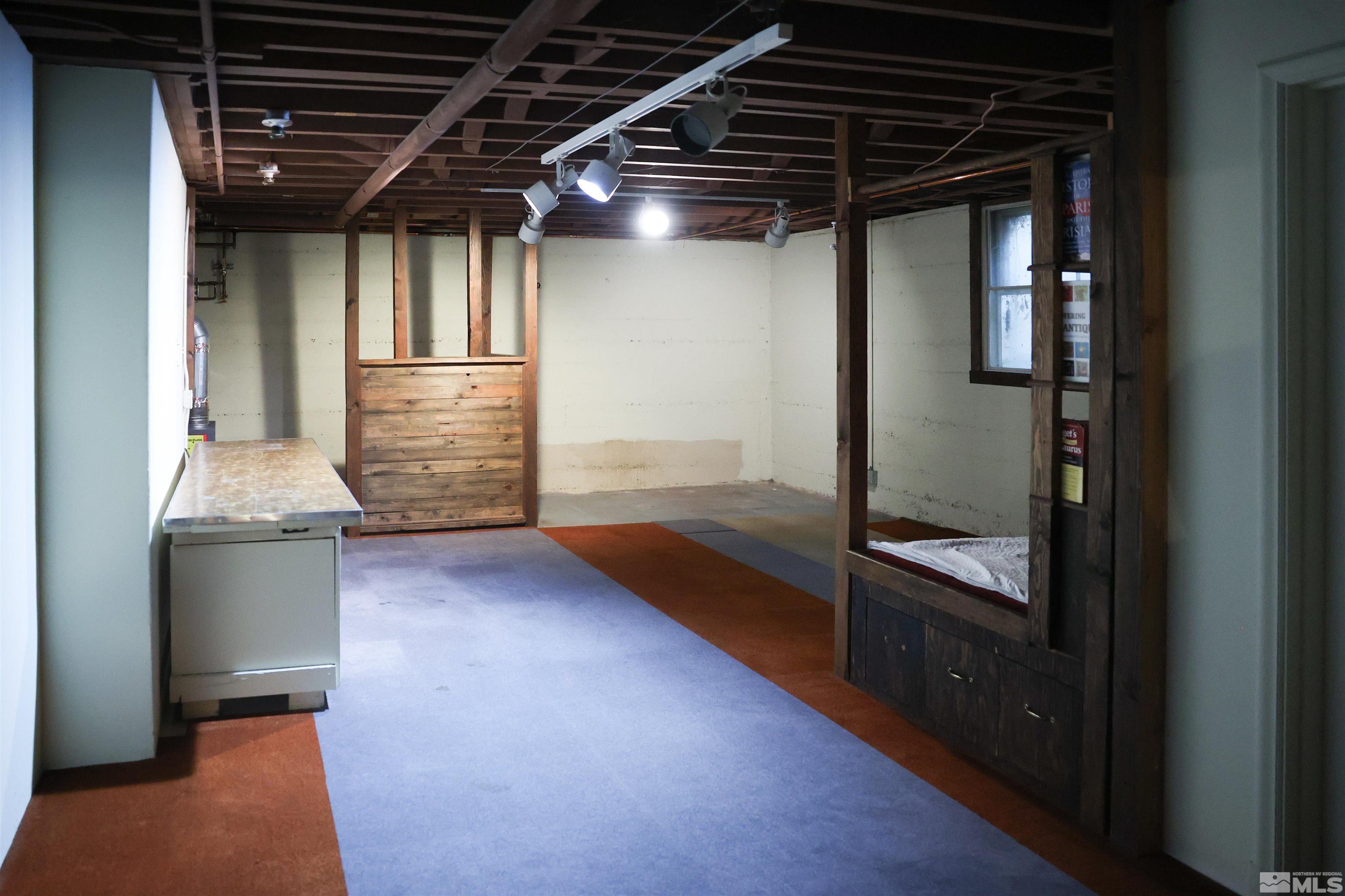 175 Mark Twain Avenue Reno, NV 89509 - Photo 19 of 27 a view of water heater room