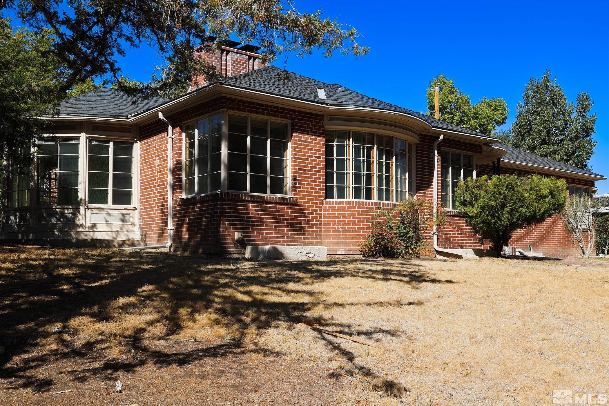 175 Mark Twain Avenue Reno, NV 89509 - Photo 3 of 27 a front view of a house with a yard