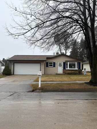 $259,900 | 823 Dueno Court, Manitowoc, WI 54220
