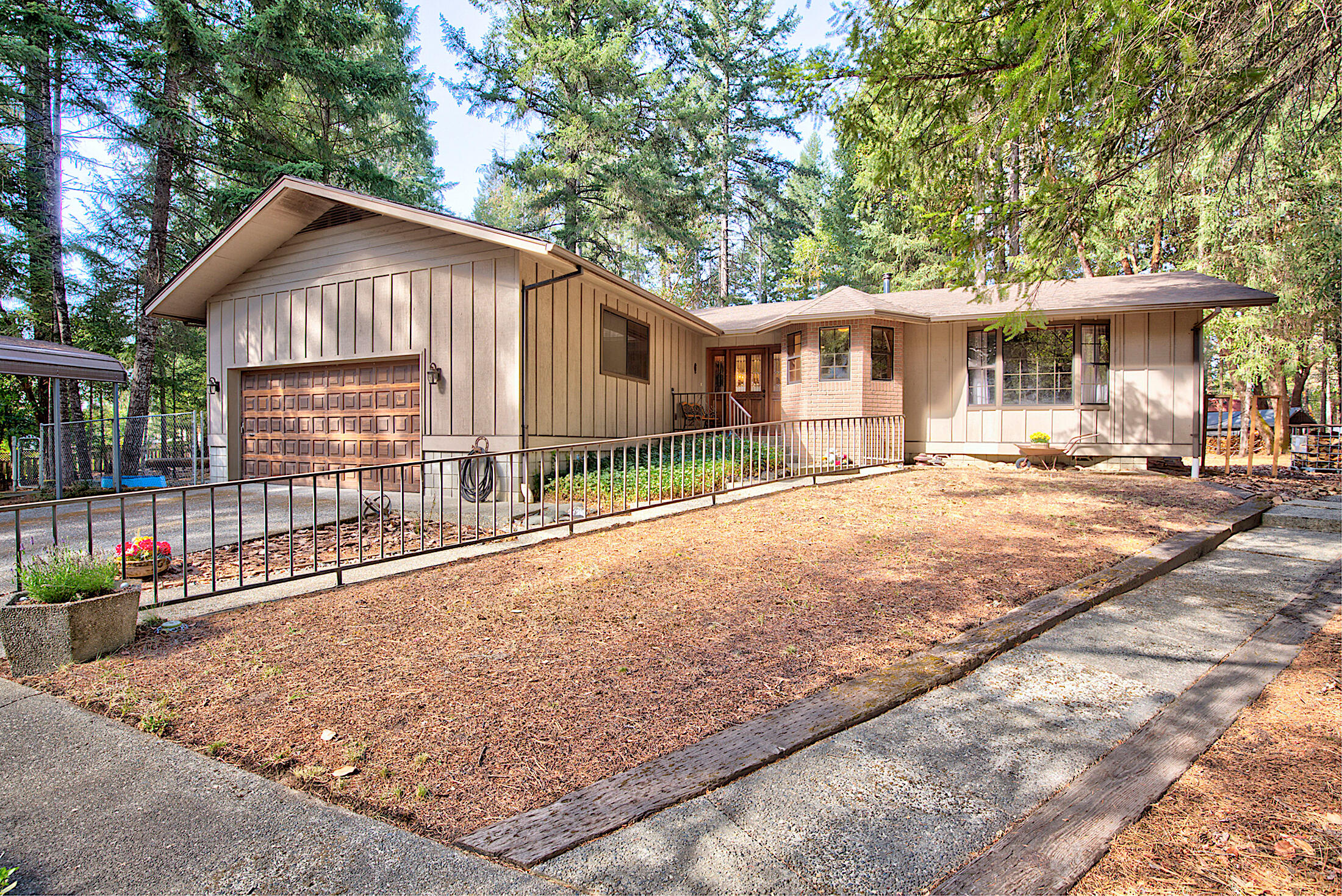 150 Combs Drive Merlin, OR 97532 - Photo 3 of 58 125A9477_78_79_80_81