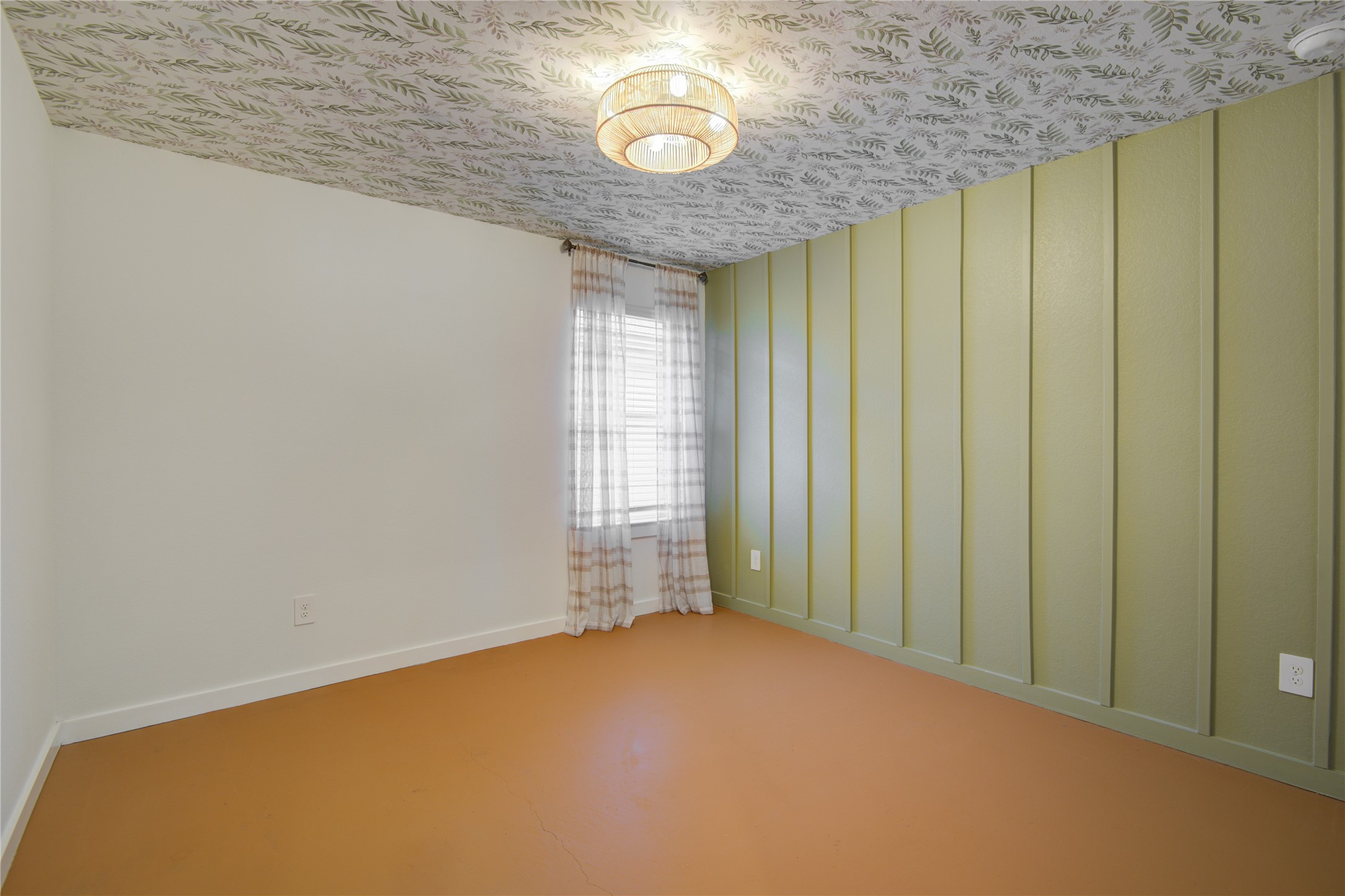 7802 Murciana Drive Rosharon, TX 77583 - Photo 13 of 35 a view of an empty room with a window