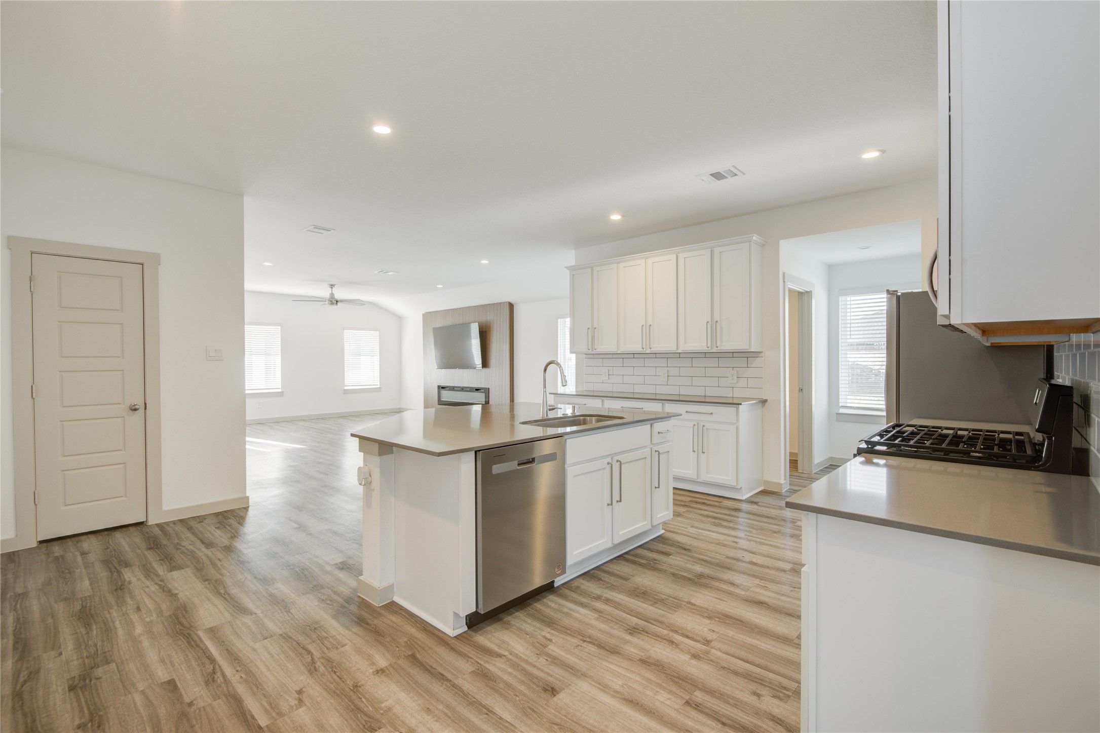 7802 Murciana Drive Rosharon, TX 77583 - Photo 15 of 35 a large kitchen with stainless steel appliances granite countertop a stove and a sink