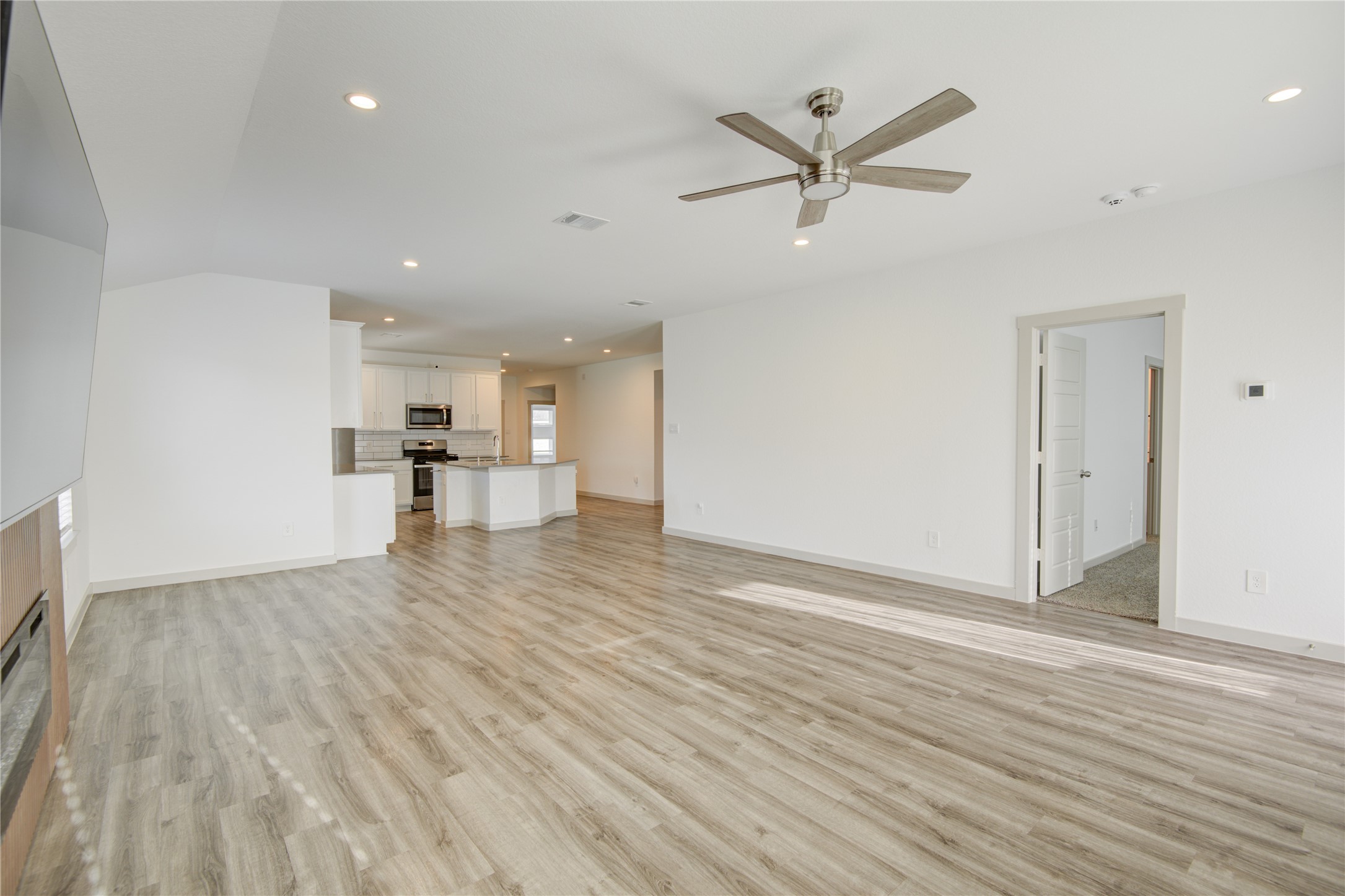 7802 Murciana Drive Rosharon, TX 77583 - Photo 24 of 35 a view of empty room with wooden floor and ceiling fan