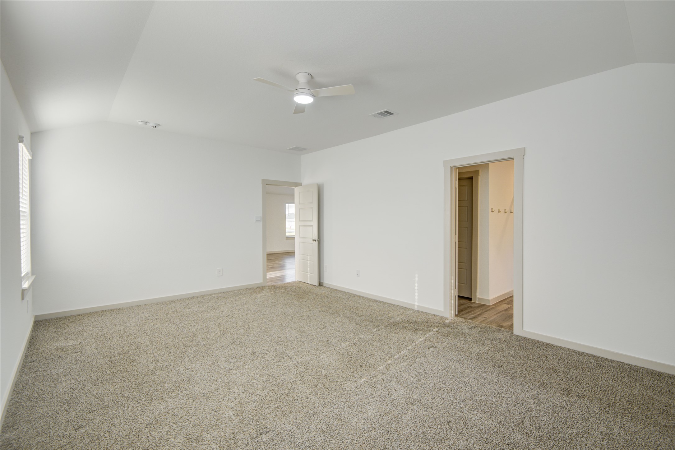 7802 Murciana Drive Rosharon, TX 77583 - Photo 26 of 35 an empty room with an entryway