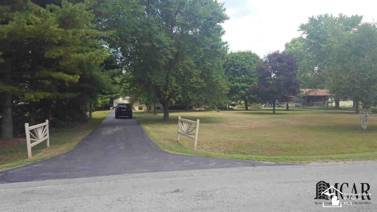 2760 West Erie Road Temperance, MI 48182 - Photo 27 of 34 Drive Way