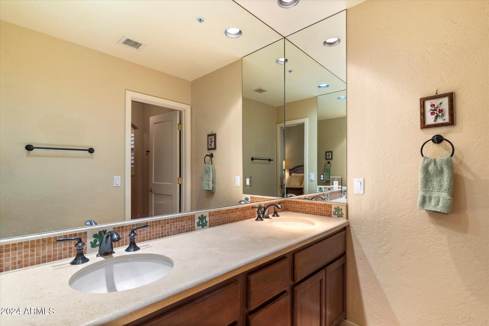 25255 North Ranch Gate Road Scottsdale, AZ 85255 - Photo 34 of 68 34-Ensuite Bathroom 2