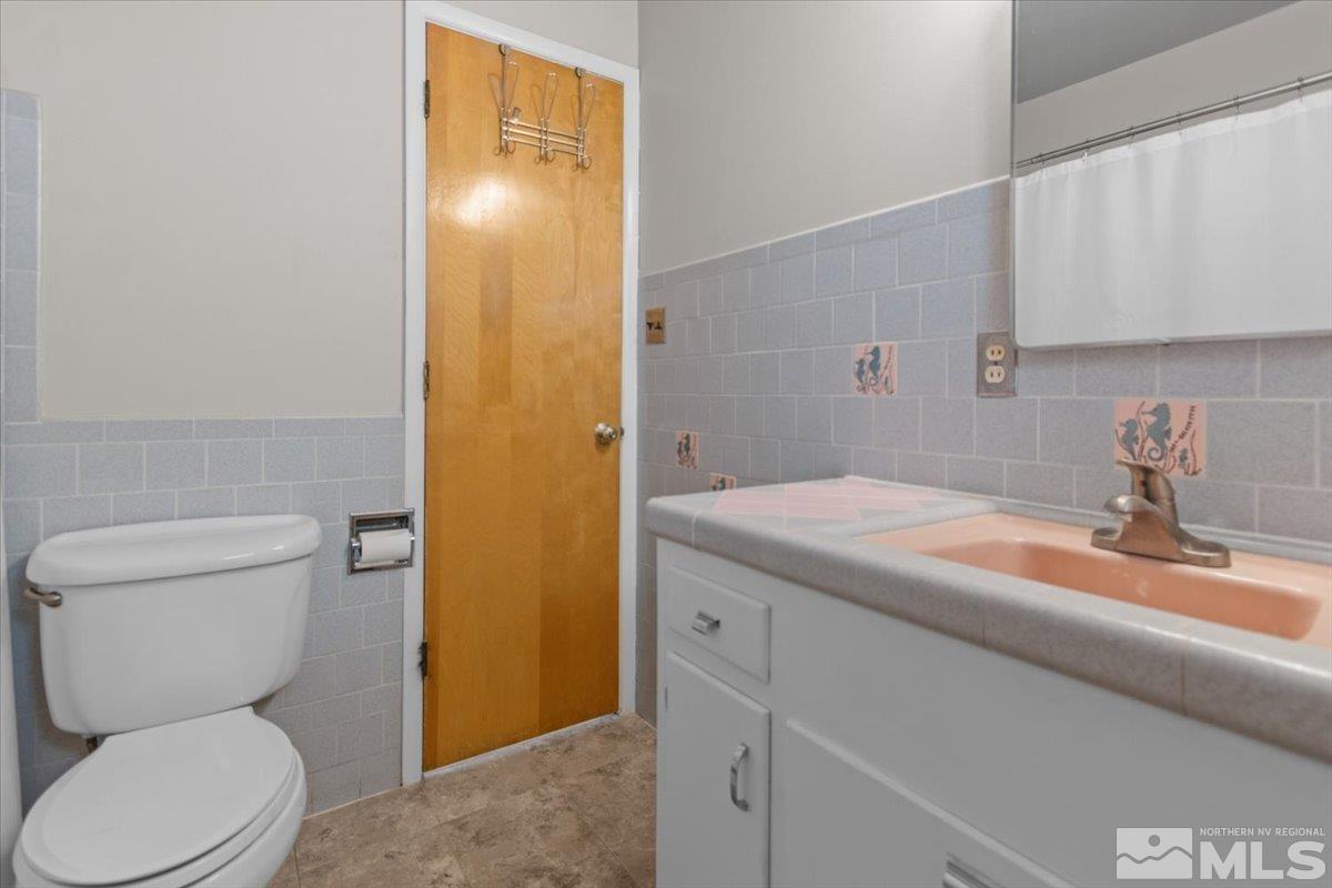 1248 Bon Rea Way Reno, NV 89503 - Photo 15 of 39 a bathroom with a sink a toilet and shower