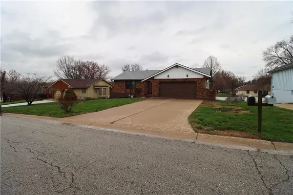 $2,500 | 18603 East Hanthorn Drive, Independence, MO 64057