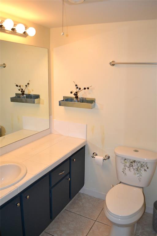 9856 Marina Boulevard, Unit 1337 Boca Raton, FL 33428 - Photo 10 of 21 a bathroom with a toilet sink and mirror