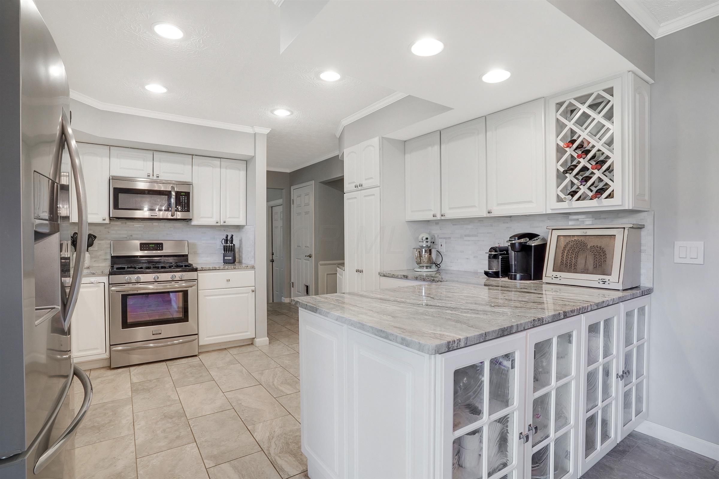 490 Clark State Road Columbus, OH 43230 - Photo 12 of 44