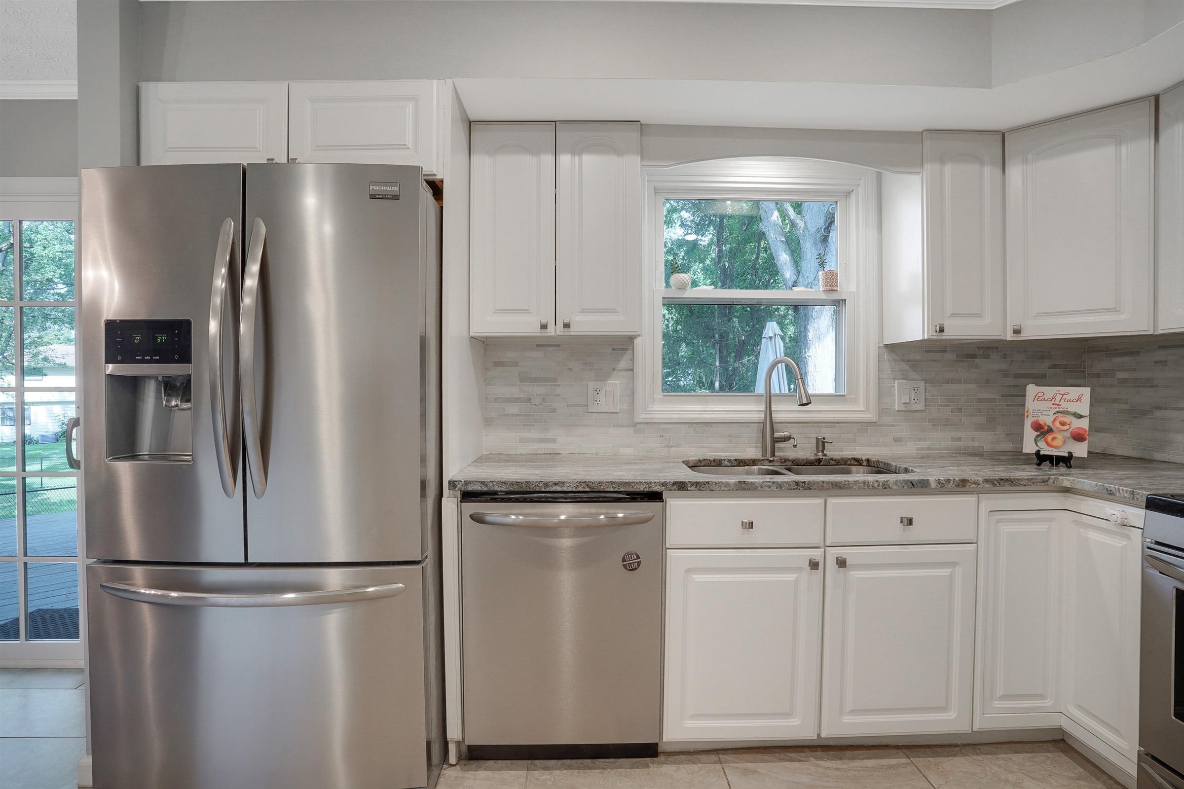 490 Clark State Road Columbus, OH 43230 - Photo 13 of 44