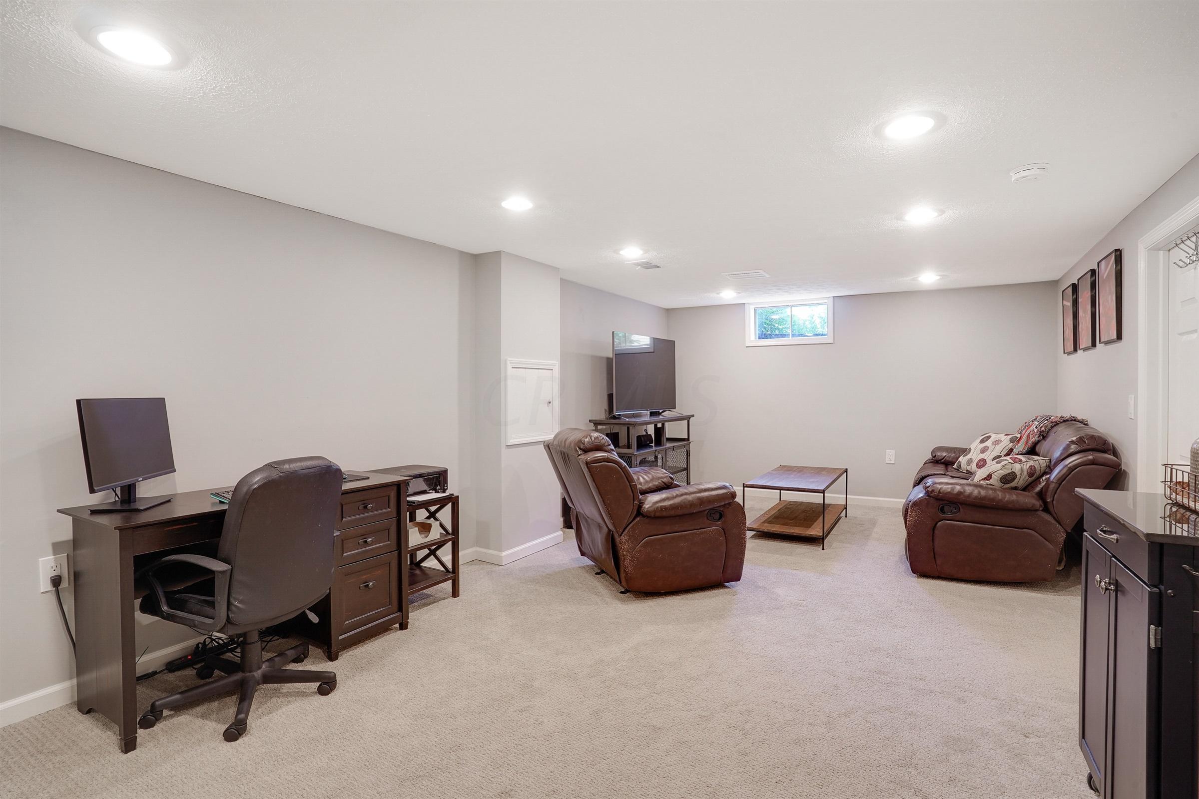 490 Clark State Road Columbus, OH 43230 - Photo 33 of 44