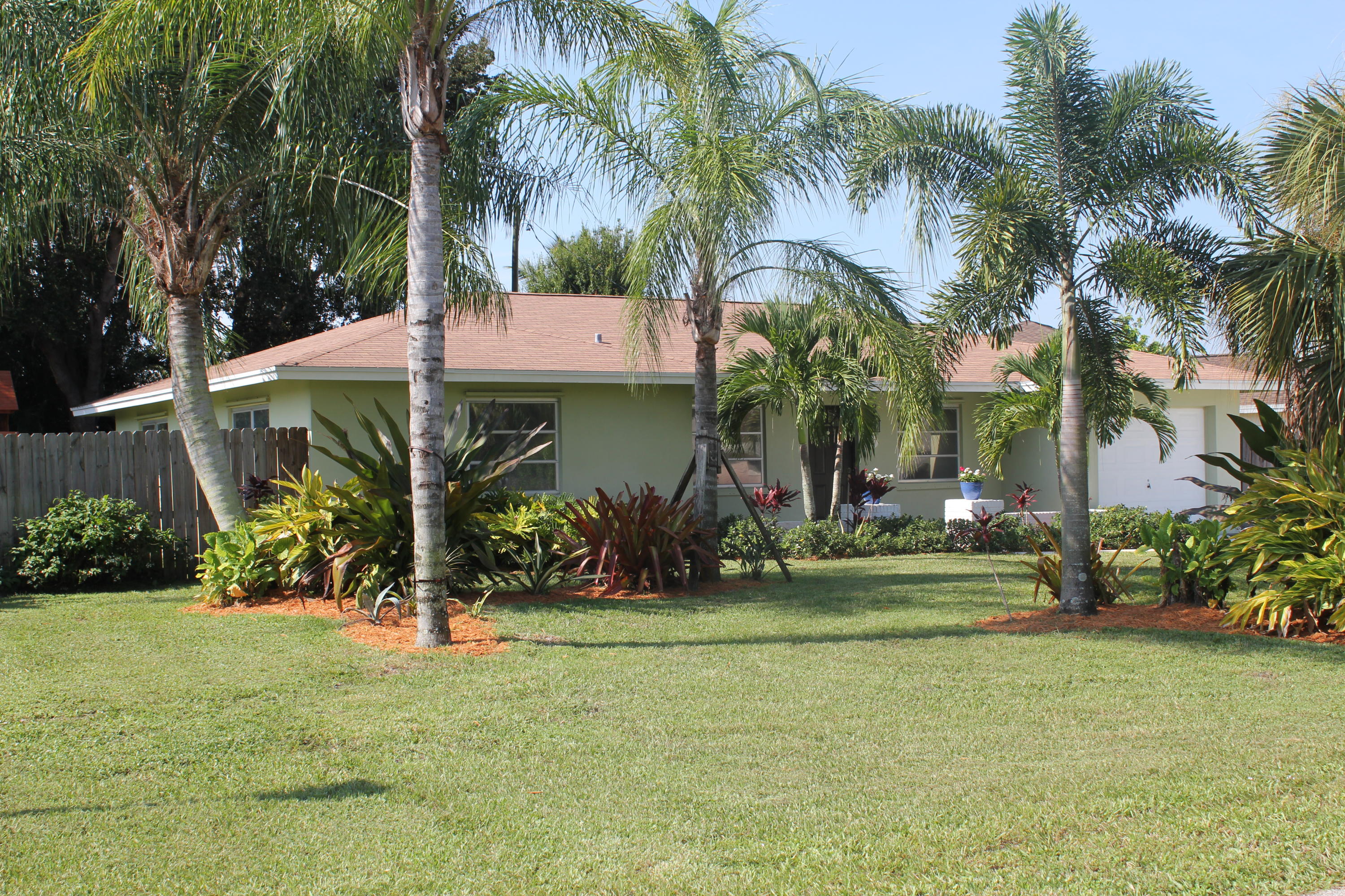 527 Dover Road Tequesta, FL 33469 - Photo 1 of 16 Front of home