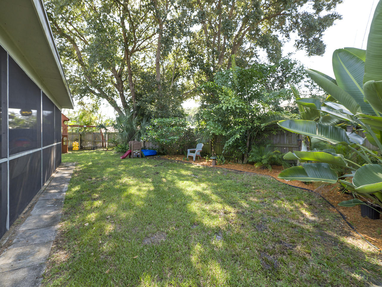 527 Dover Road Tequesta, FL 33469 - Photo 16 of 16 Back yard