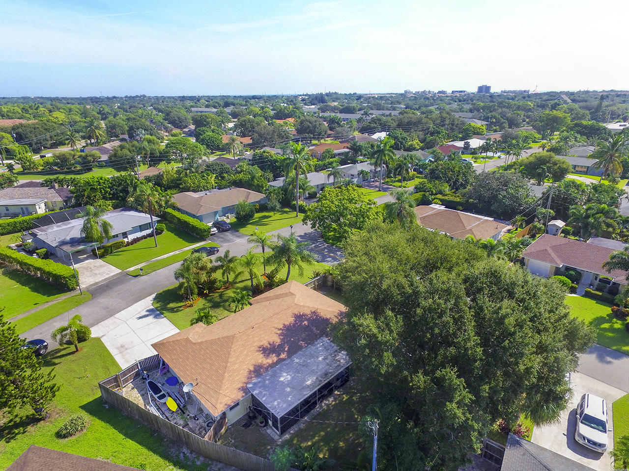527 Dover Road Tequesta, FL 33469 - Photo 4 of 16 DJI_0006_MLS